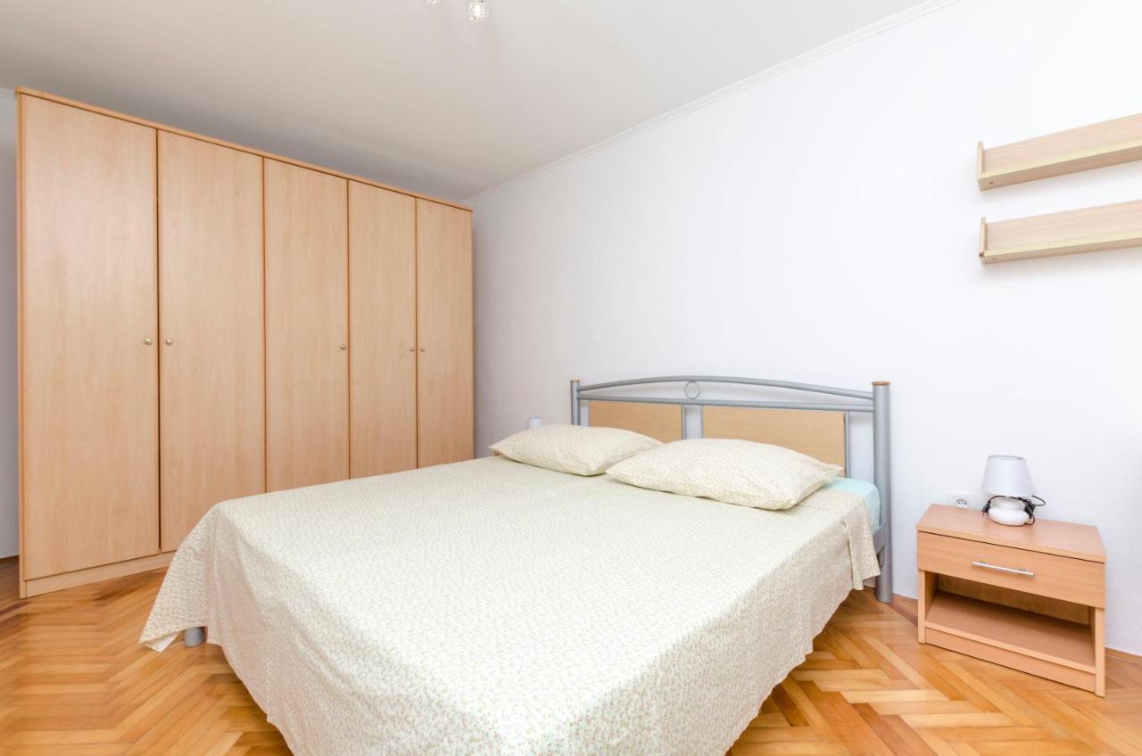 Apartments Dasa Примоштен Екстер'єр фото