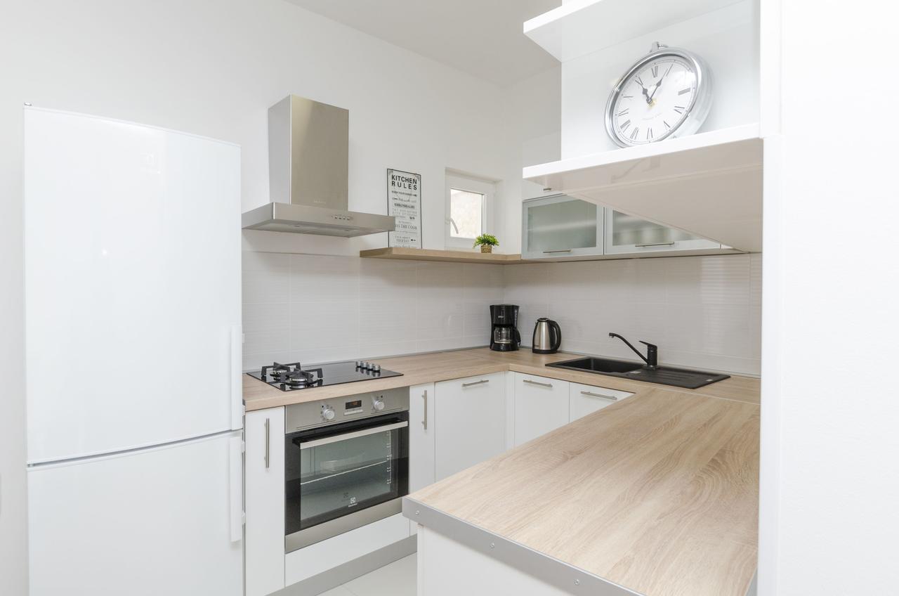 Apartments Dasa Примоштен Екстер'єр фото