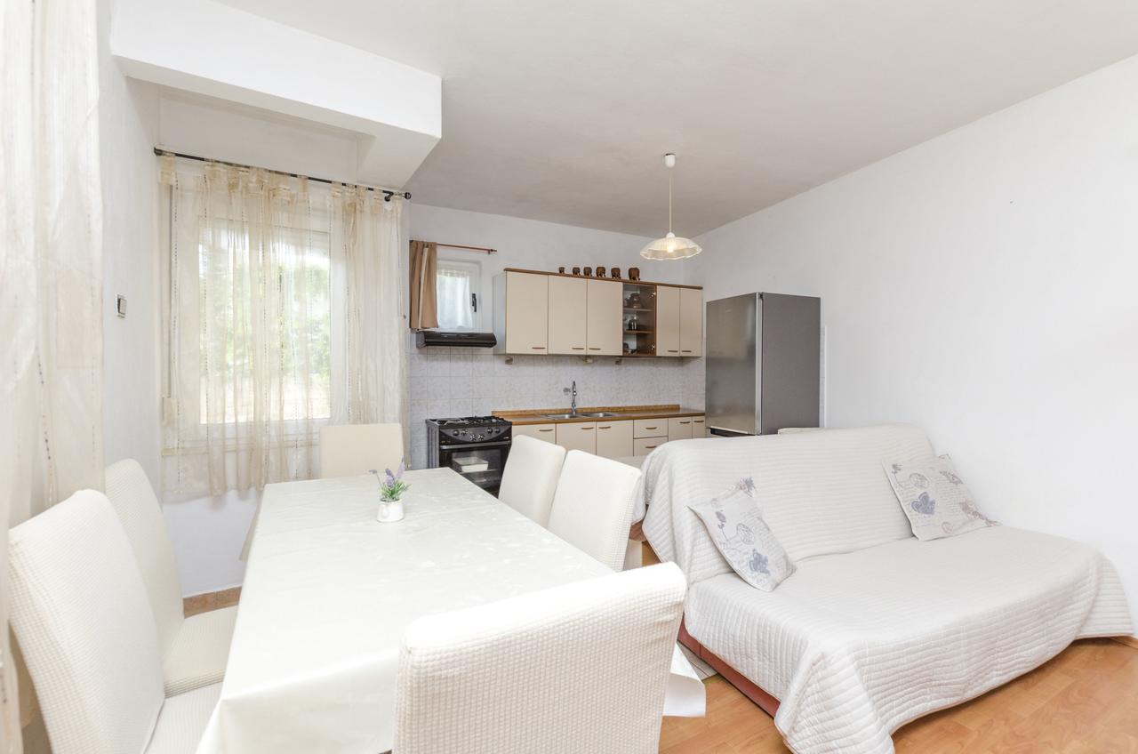 Apartments Dasa Примоштен Екстер'єр фото