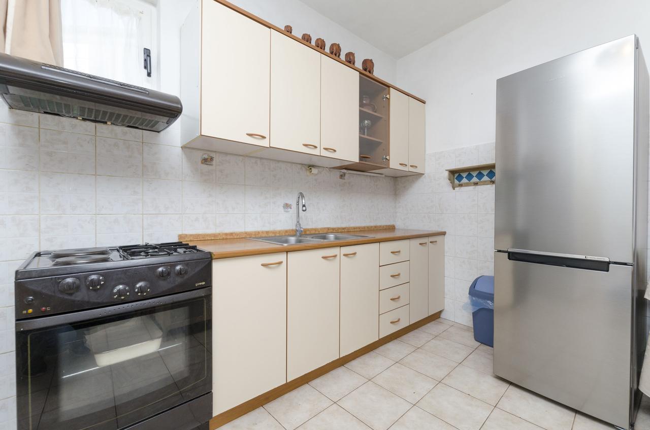 Apartments Dasa Примоштен Екстер'єр фото