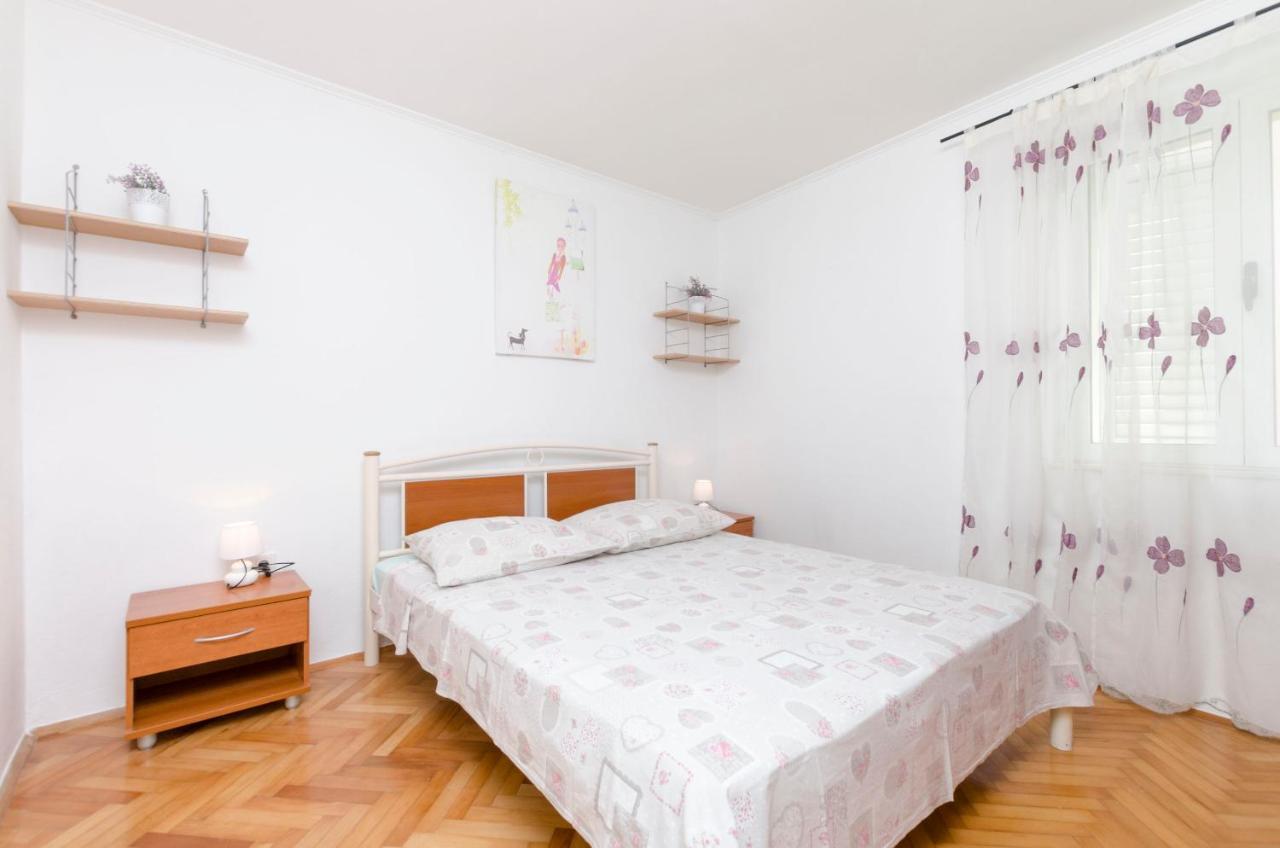Apartments Dasa Примоштен Екстер'єр фото