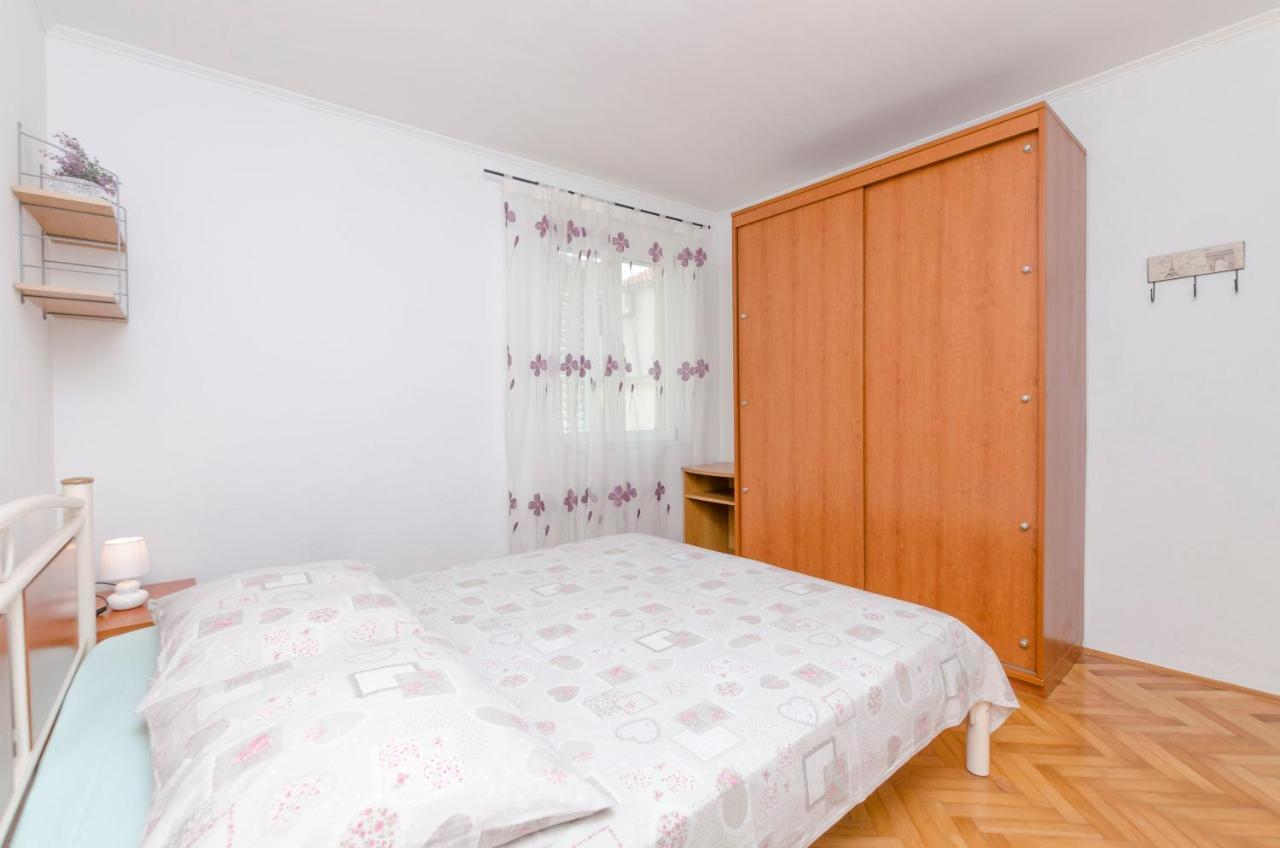Apartments Dasa Примоштен Екстер'єр фото